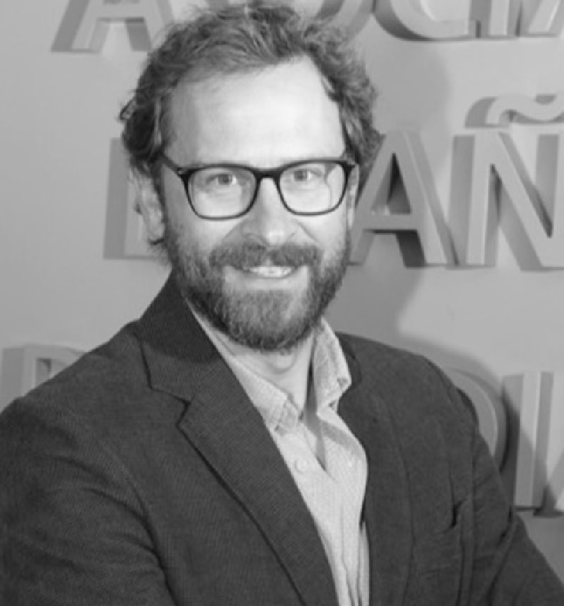 Catedrático de Pediatría, UNIZAR. Jefe de la Sección de Neonatología y Med. Perinatal del HCULB, Zaragoza. Miembro del Comité Asesor de Vacunaciones de Aragón.