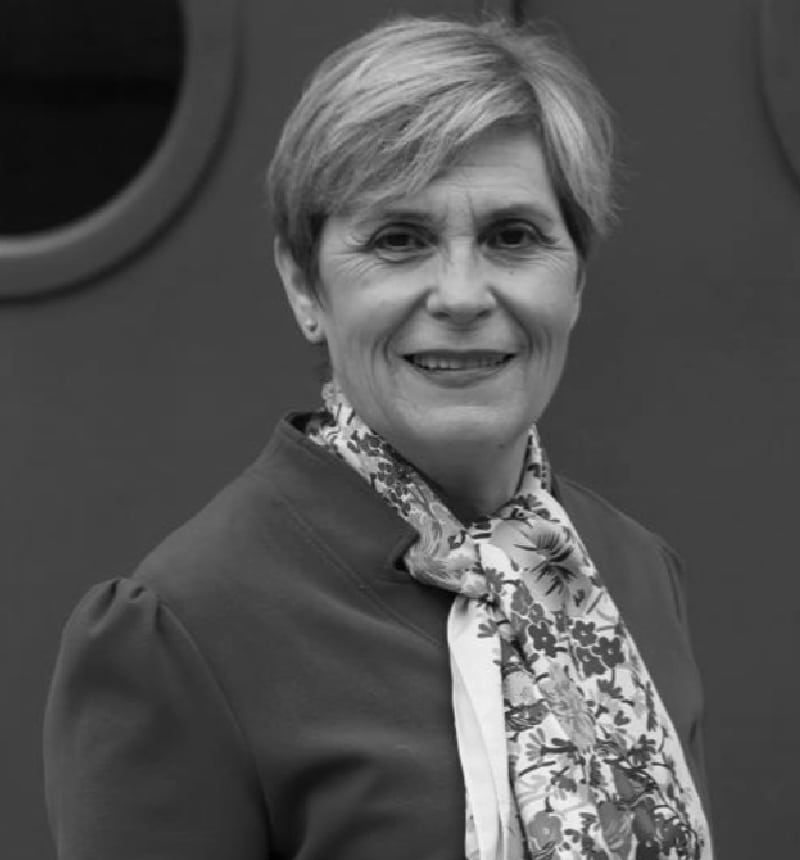 Enfermera de Salud Pública y Matrona. Secretaria de la Asociación Nacional de Enfermería y Vacunas (ANENVAC). Miembro del comité Asesor de Vacunas de Aragón.